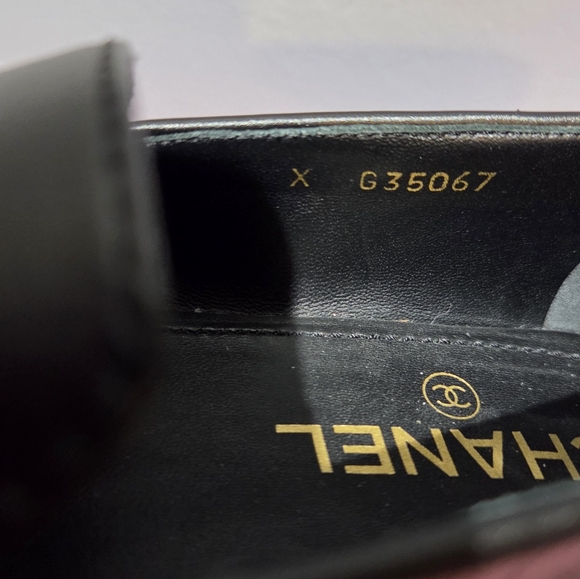 Chanel Women's Black Leather Loafer With CC Gold Accent, Size 38 - Picture 10 of 10